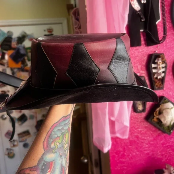 Steampunk hatter M Quinn - Picture 2 of 11